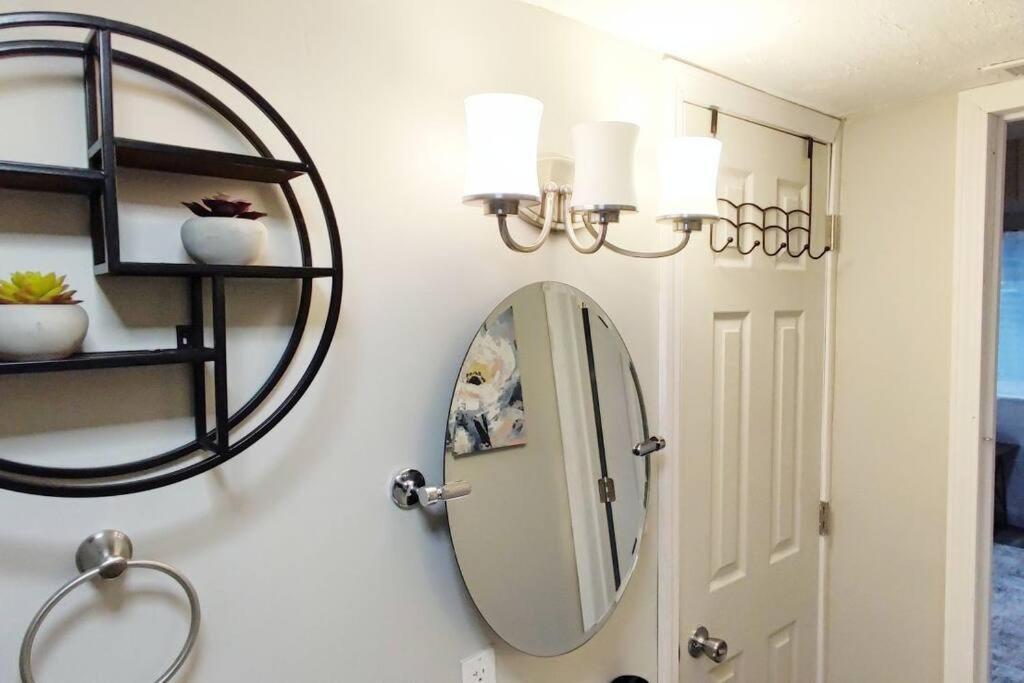 Spacious Suite Close To Downtown Indy/ King Bed Indianapolis Bagian luar foto