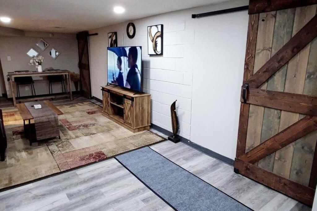 Spacious Suite Close To Downtown Indy/ King Bed Indianapolis Bagian luar foto
