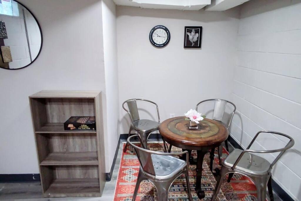 Spacious Suite Close To Downtown Indy/ King Bed Indianapolis Bagian luar foto